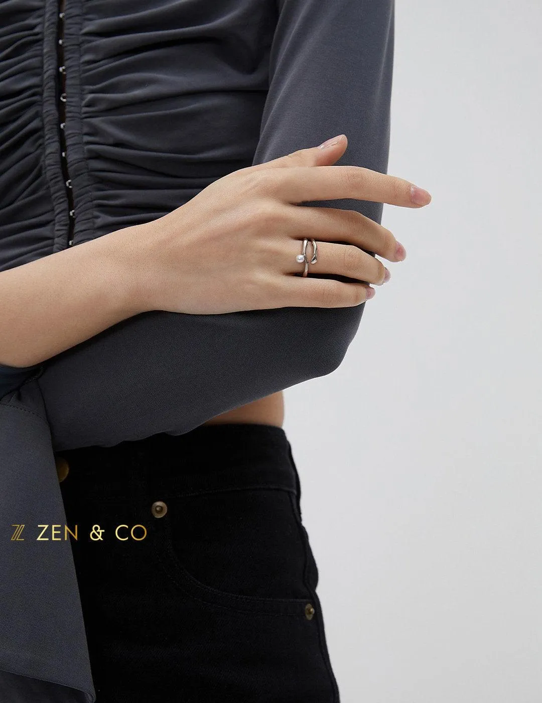 MILA Open ring with dainty pearl