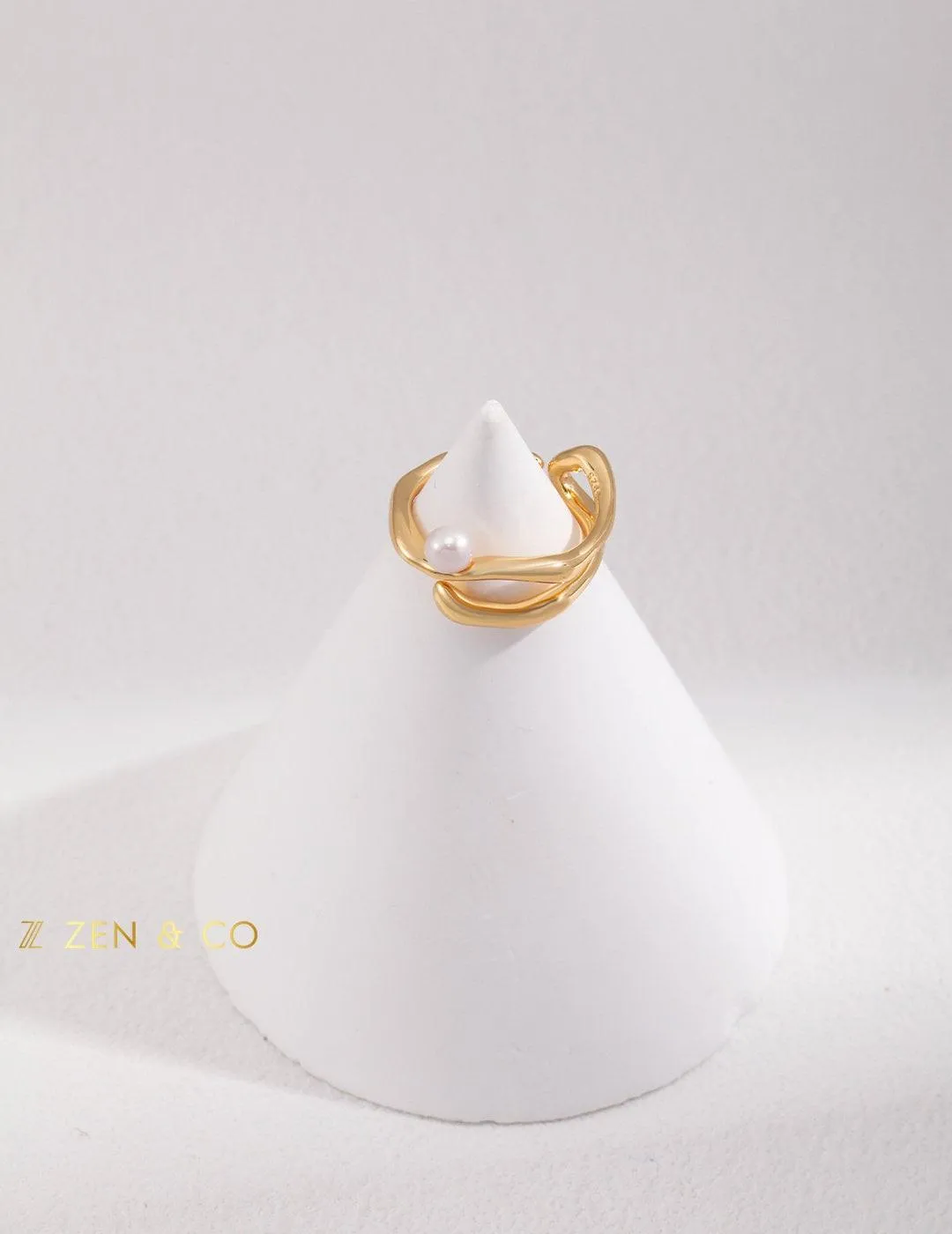 MILA Open ring with dainty pearl