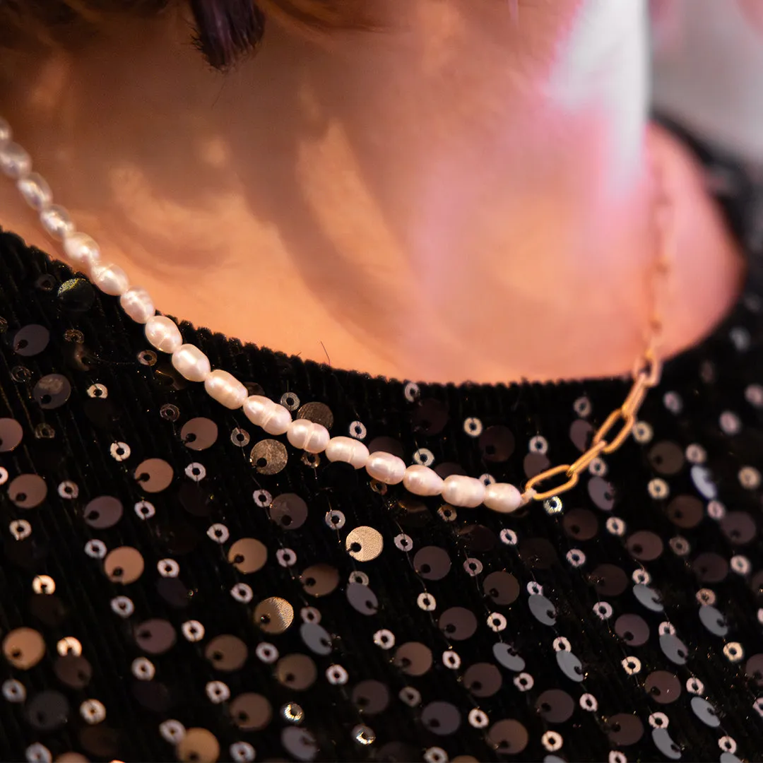 Necklace gold coloured chunky  chain and pearls