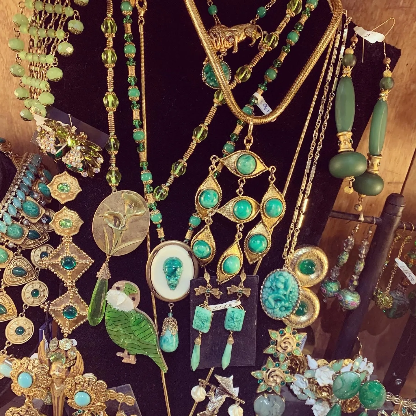 Vintage Jade glass pendant necklace gold plated