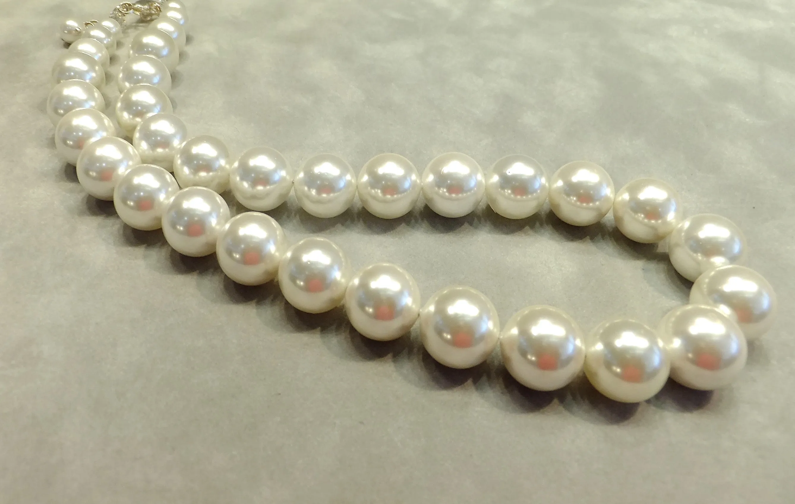 White Mother of Pearl Necklace
